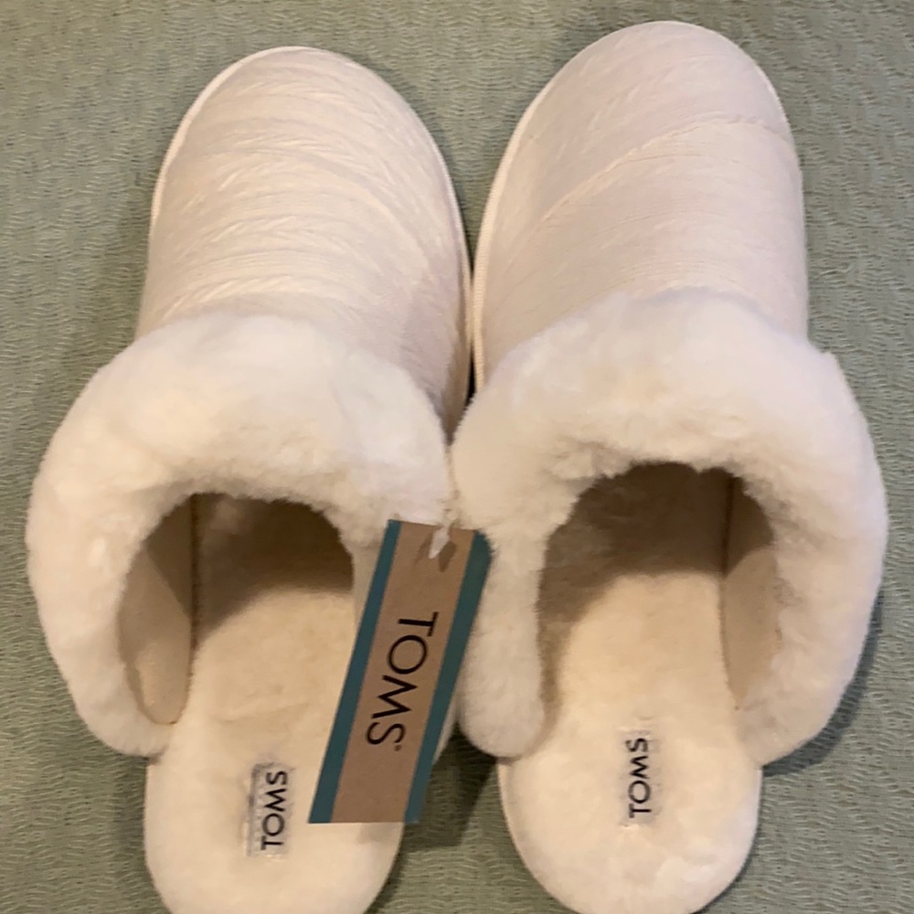 NWT TOMS Valeri Faux Fur Lined Slipper size 8.5.